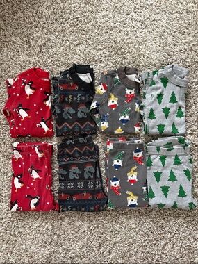Four pairs Hanna Andersson Holiday Pajamas, 120cm 6/7
